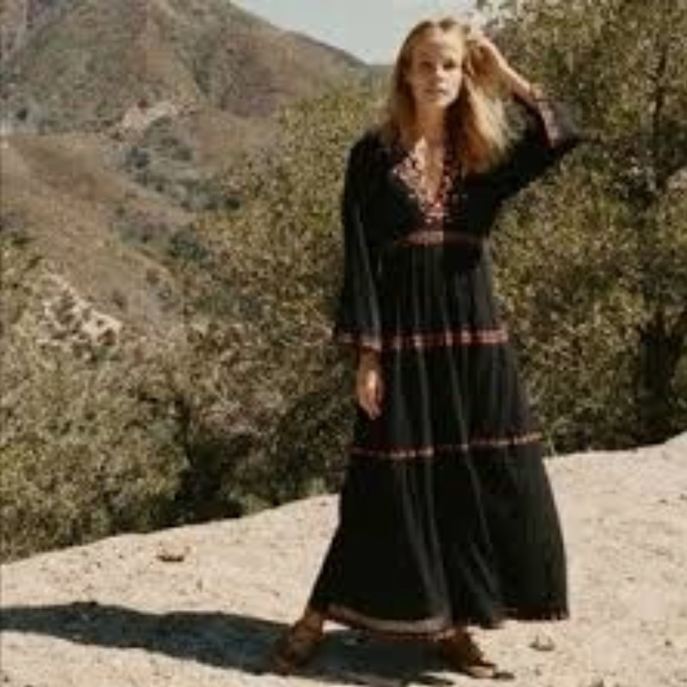 Dôen embroidered maxi dress